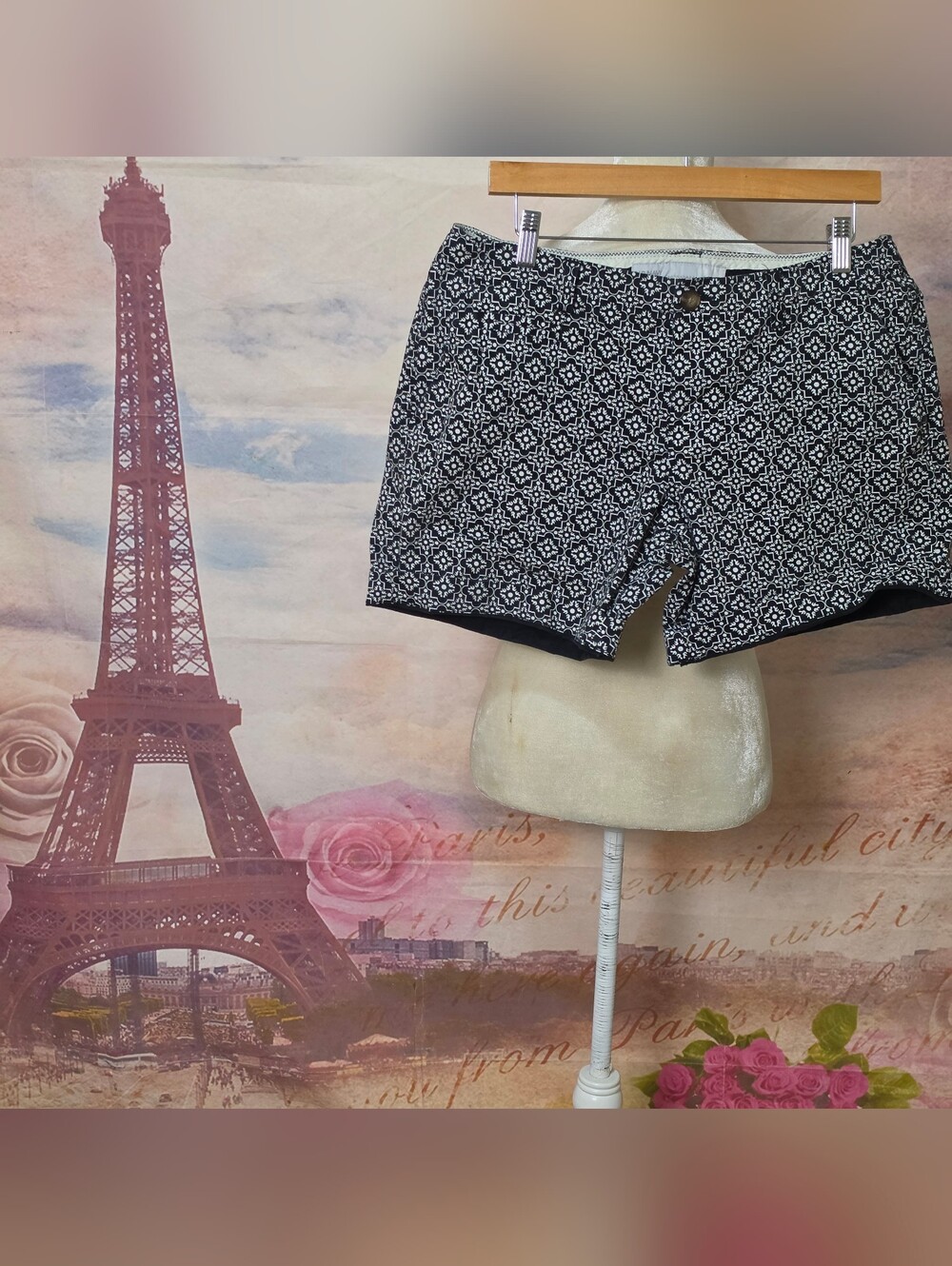 Old Navy Black and White Geometric Print Shorts Sz 12